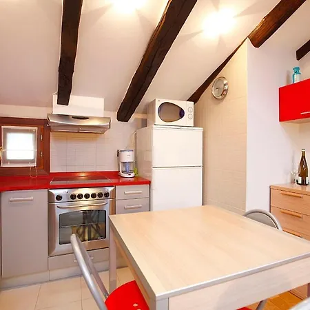 Apto Abuhardillado 4pax La Marina דירה